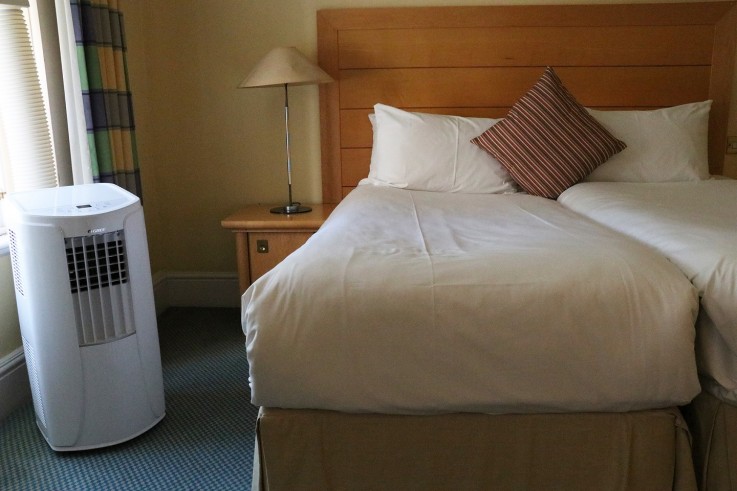 Hotel-air-conditioner-737x491