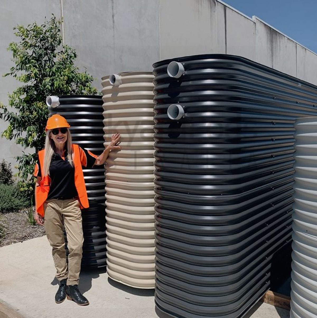 Water tank installation