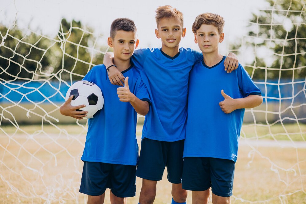 football-team-players-field_1303-24560