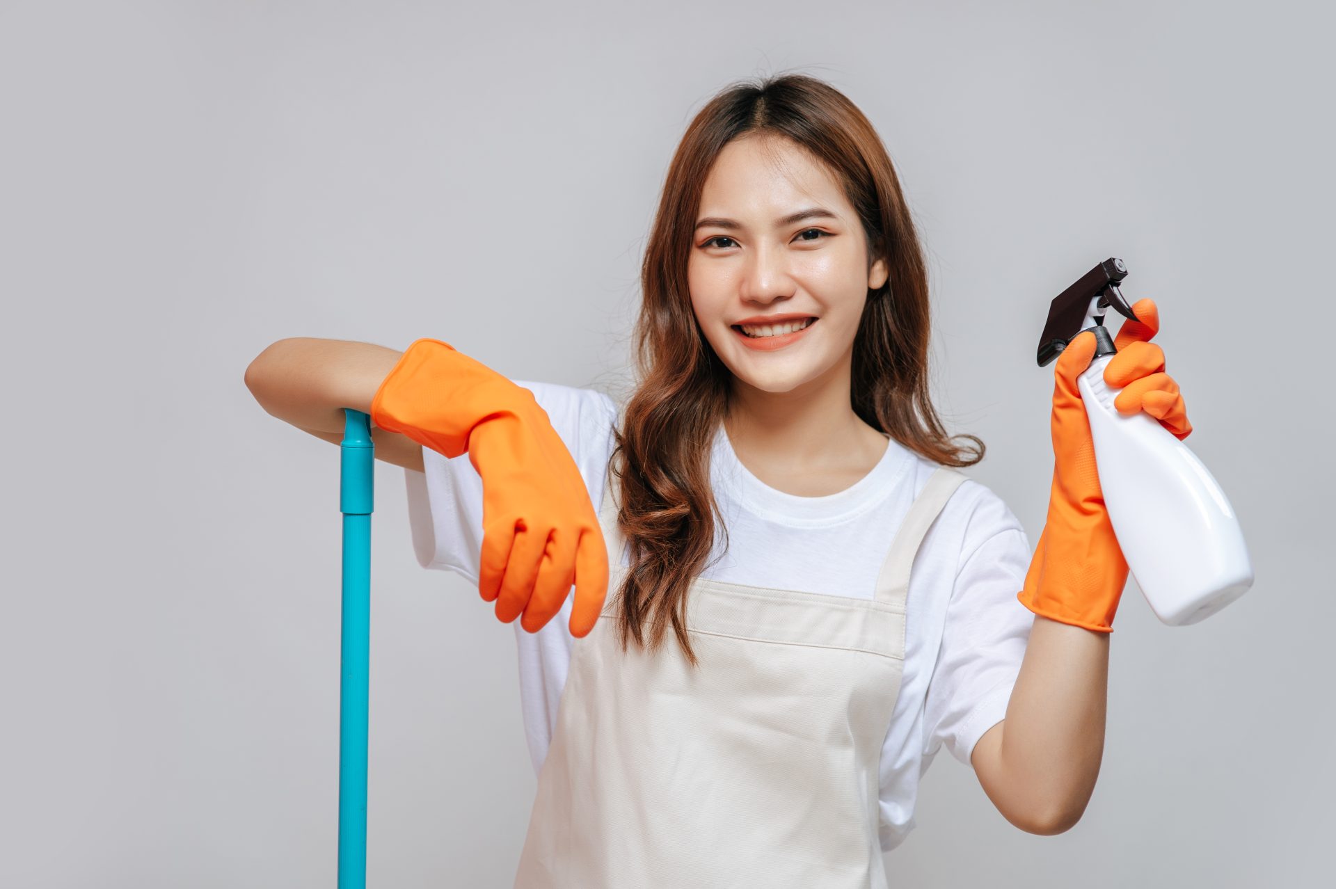 portrait-happy-young-pretty-woman-apron-rubber-gloves-holding-spray-bottle-preparing-cleaning-smile-looking-camera-copy-space