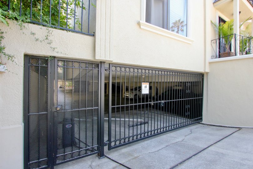 Commercial Gate Installation in Hollywood Hills