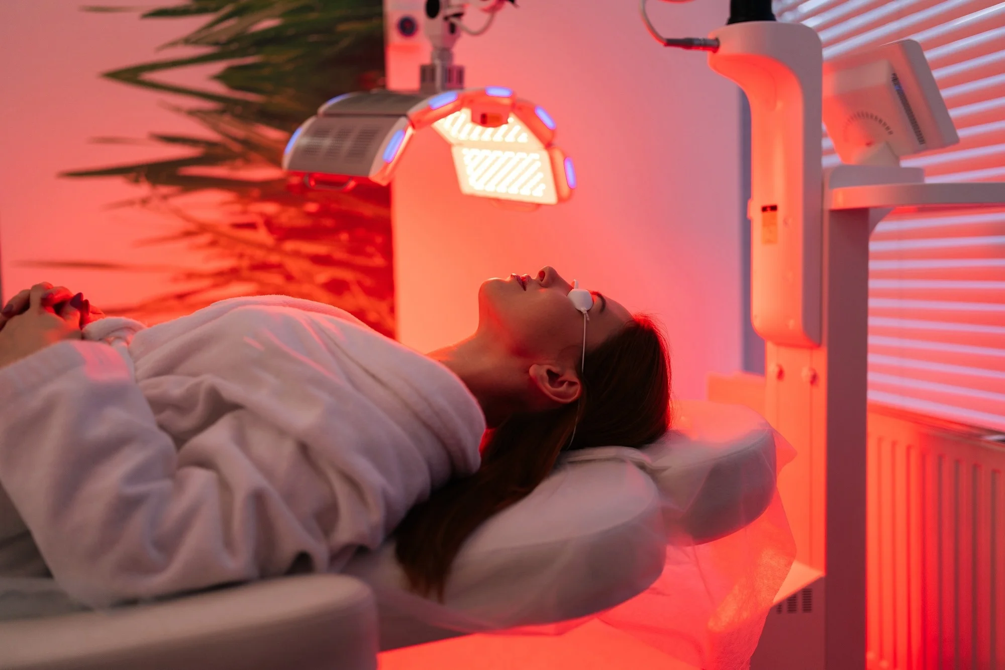 What’s the Difference Between Red Light Therapy for Skin and LED Facials and Why Does It Matter?