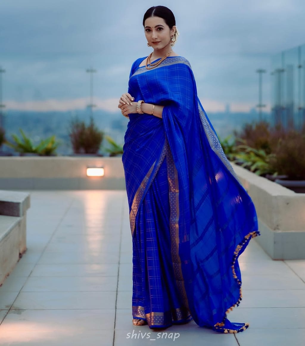 Golden Saree Party Wear: Radiant Glamour and Luxurious Celebration Style