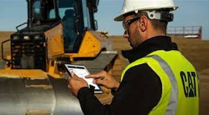 Real-Time Monitoring of Your Fleet with Construction Tracking Solutions