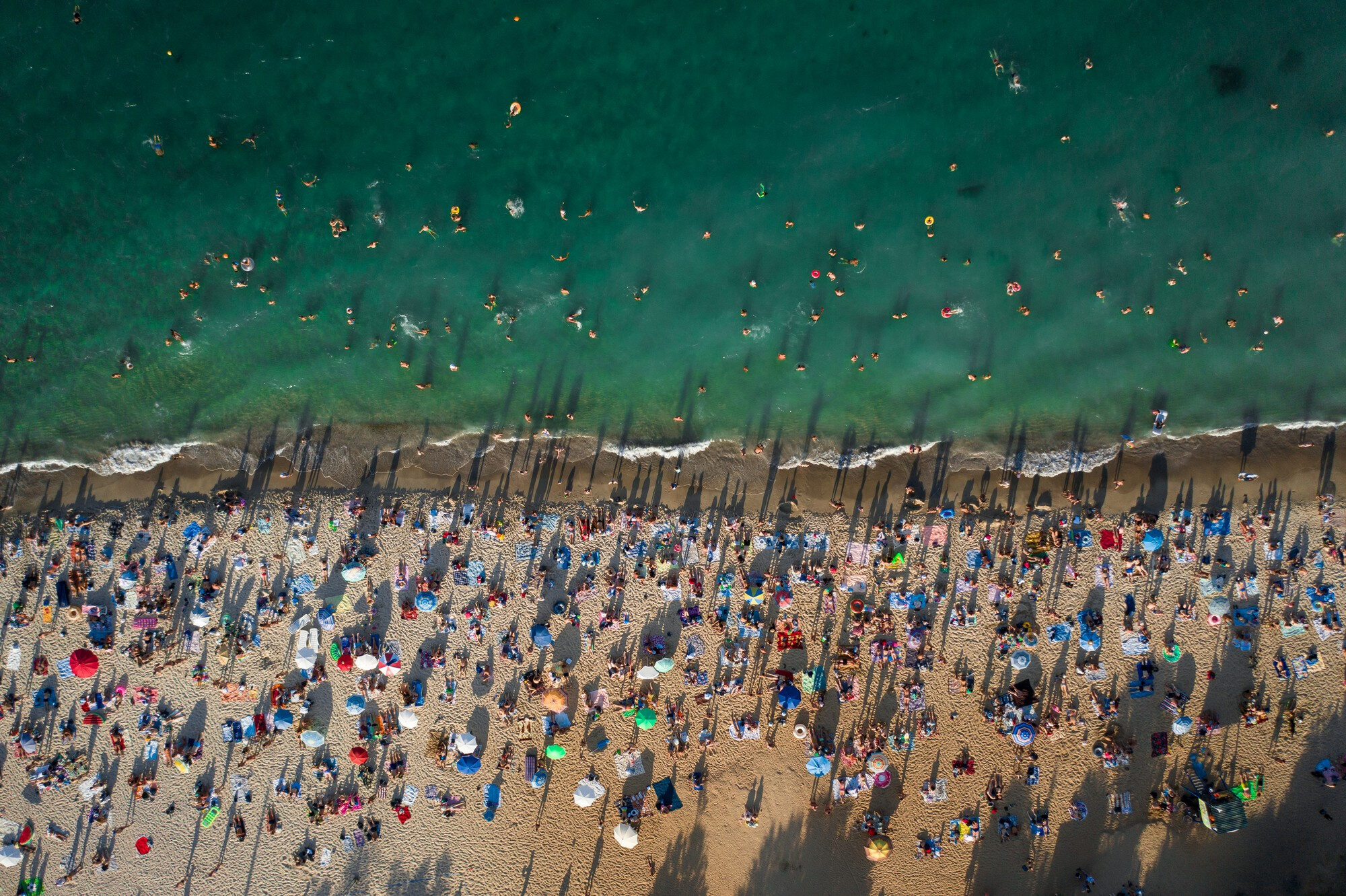 aerial-view-crowd-people-beach