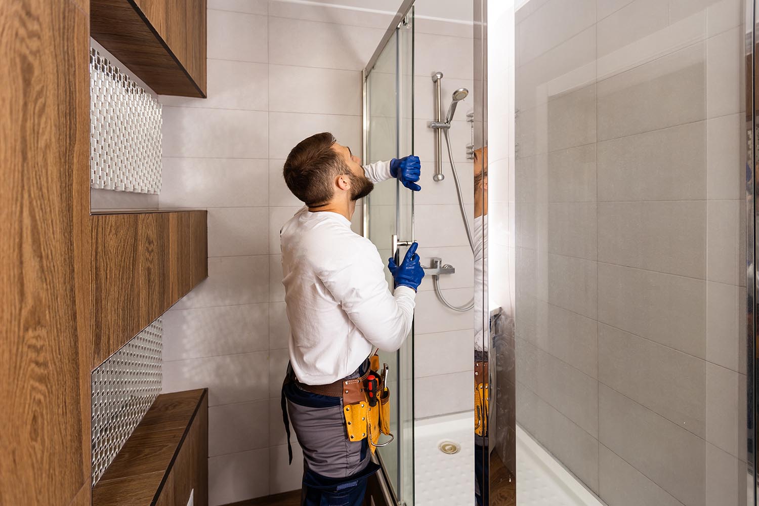 Transform Your Bathroom with Expert Shower Enclosure Services in Naples, FL