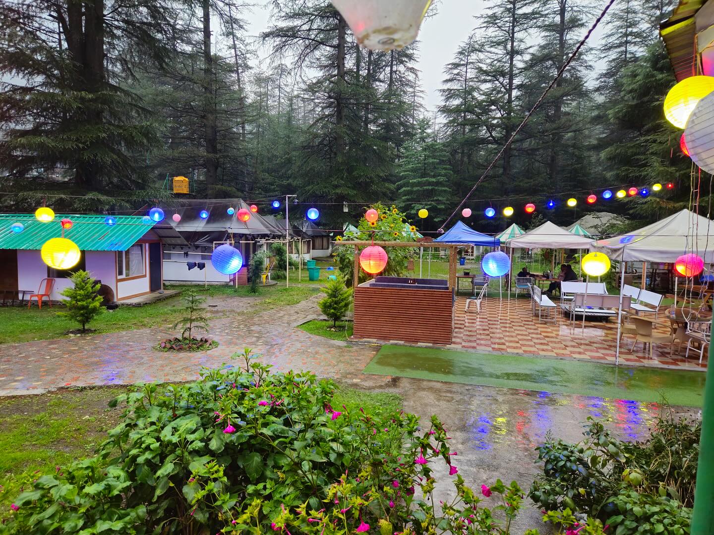 Best Riverside Cafe Restaurant in Kasol for Food, Views & Peace
