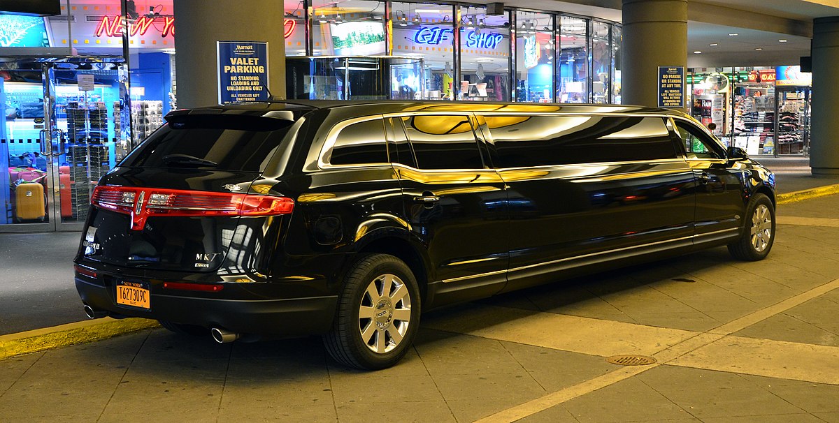 Lincoln_MKT_limo