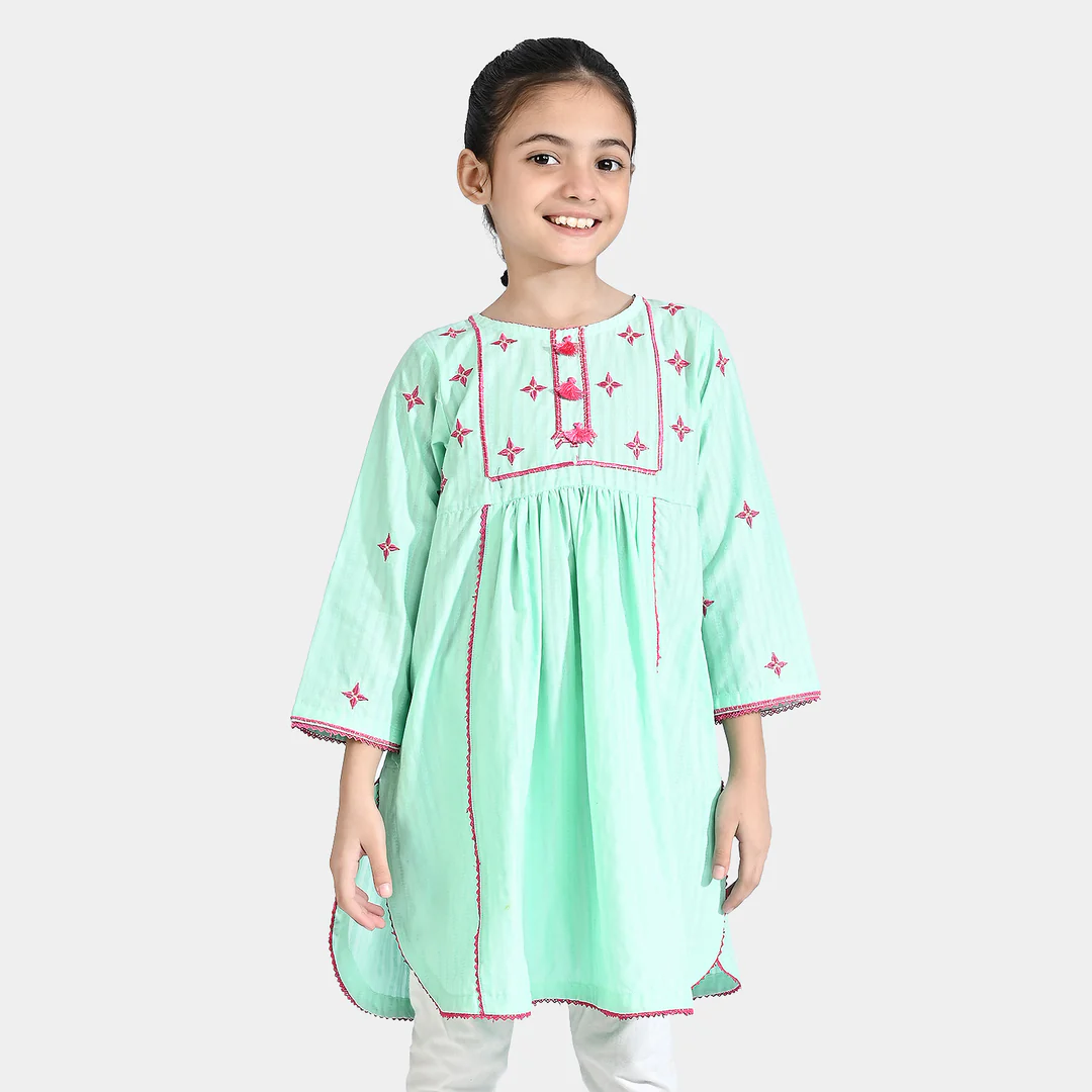 Which Pakistani Kurtis Are Perfect for Girls This Eid?