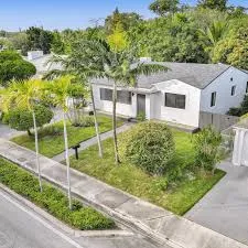 Complete Guide to Commercial Services in Miami Beach, FL