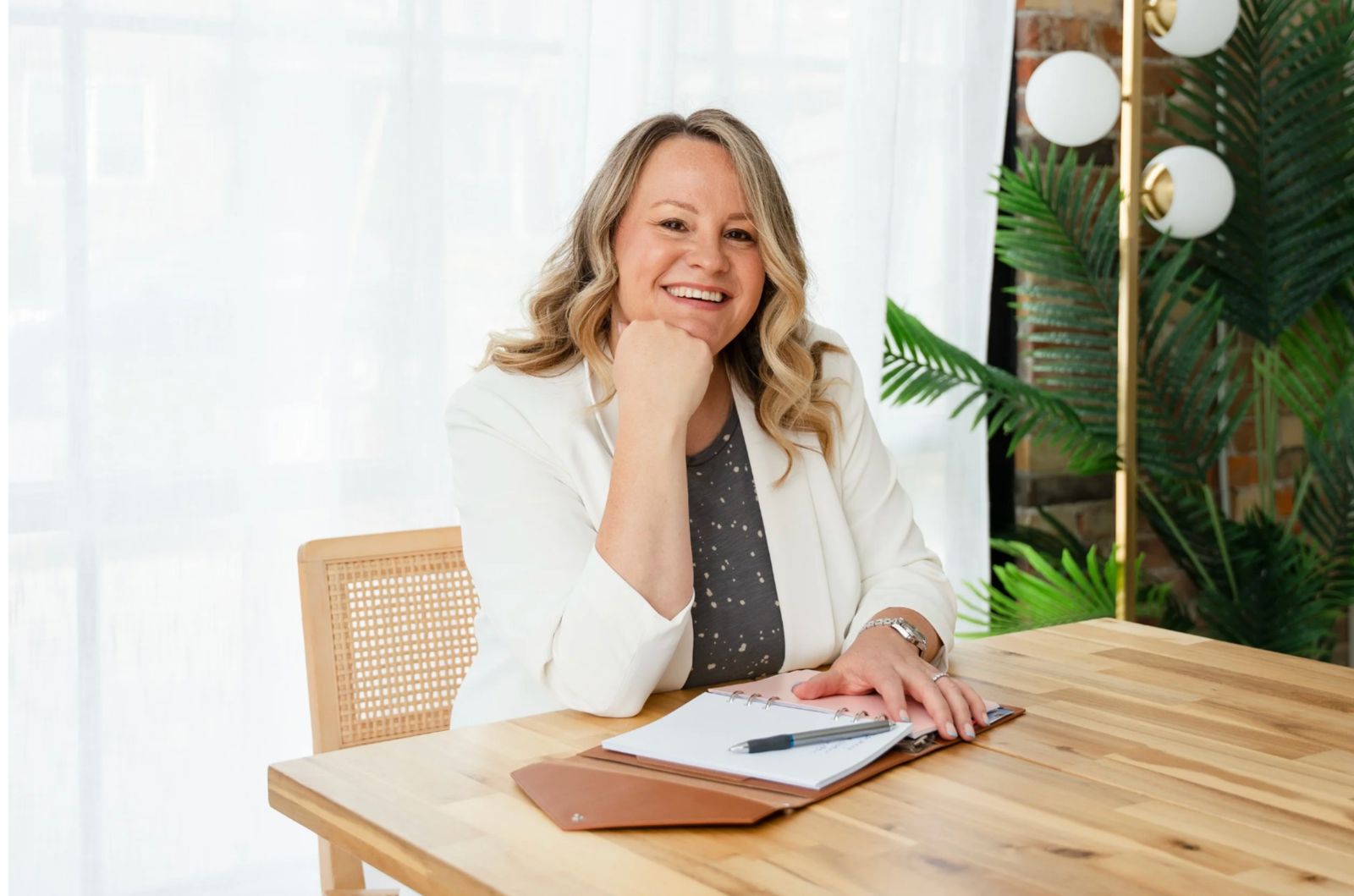 Why a CMO Consultant Is a Game-Changer for Growing Businesses