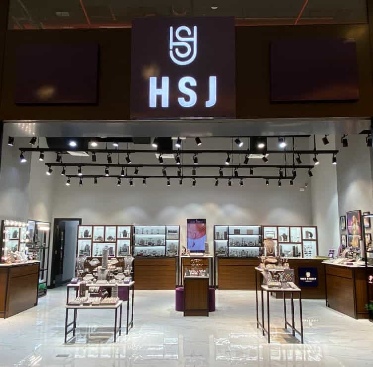 How Silver Jewelry Helps Women Transition Effortlessly from Work to Social Life