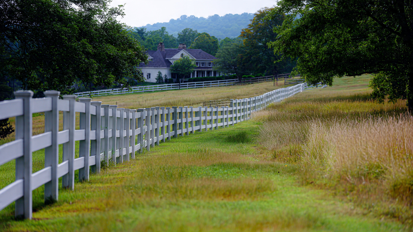 Estate Fence: The Perfect Blend of Security and Elegance