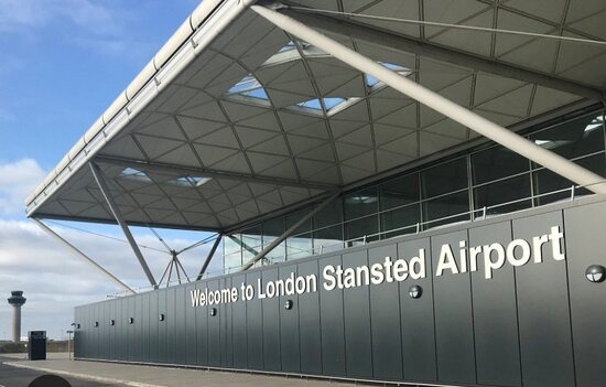 How Local Taxi Companies Support Safer Night-Time Travel