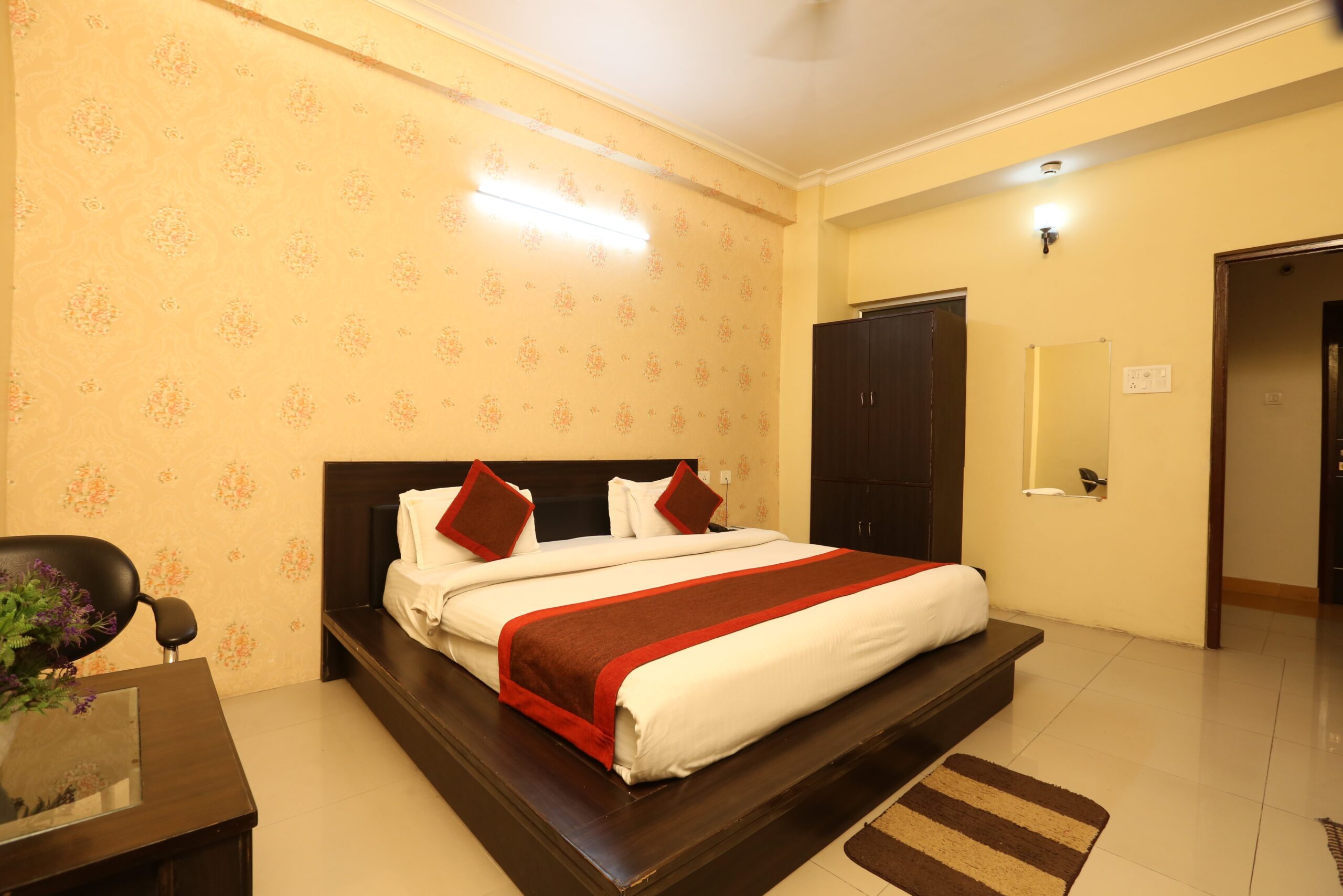 Hotel in Lucknow Near Bus Stand for Comfortable Stay