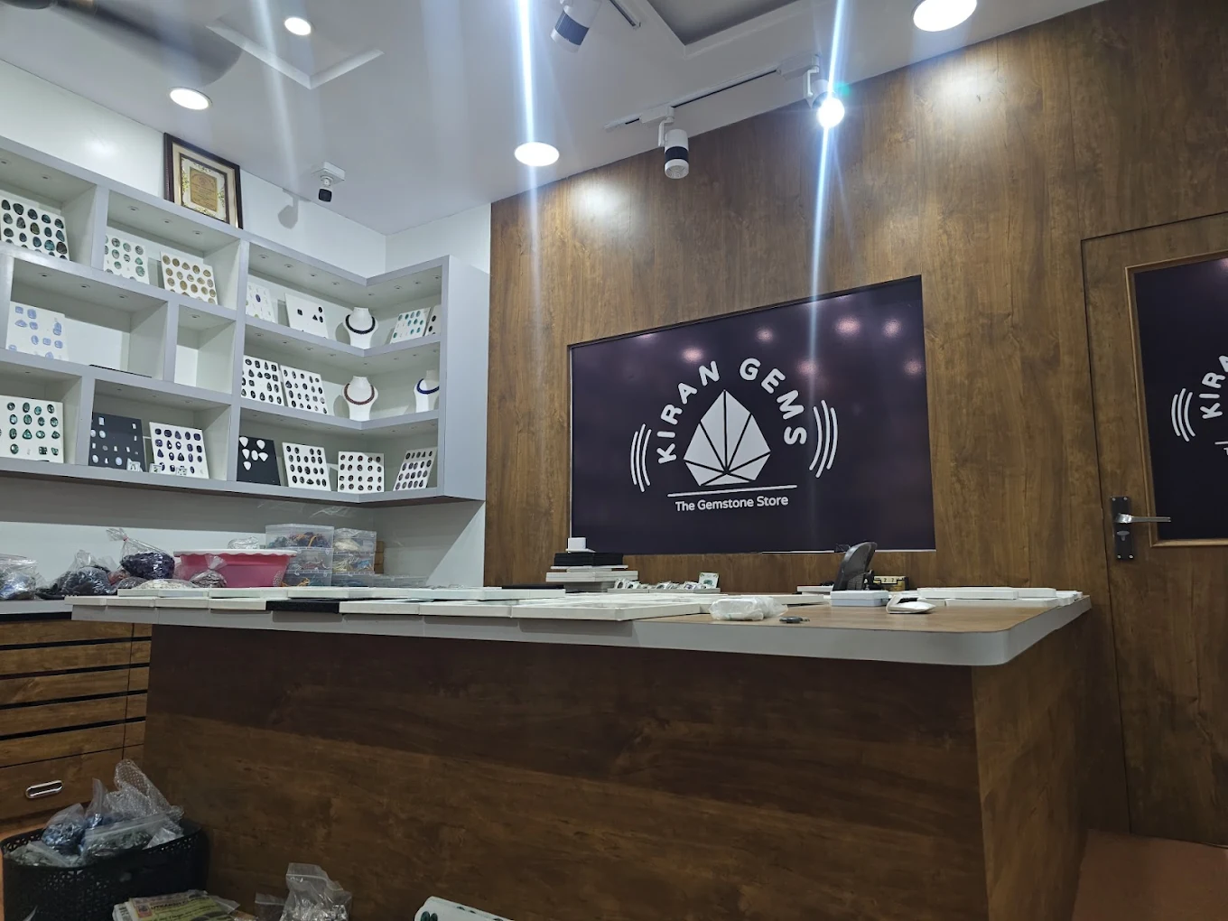 Malachite Uses in Astrology Jewelry and Healing