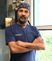 How a Plastic and Cosmetic Surgeon Can Transform Your Appearance Safely