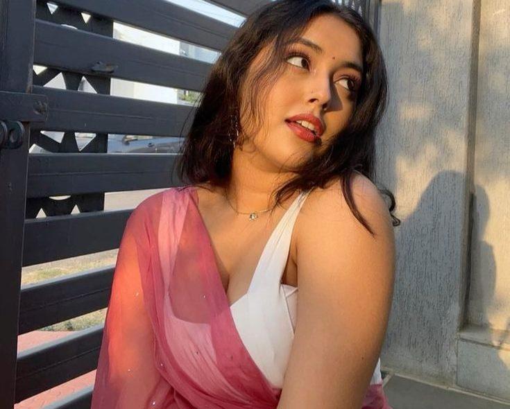 Book Hot and Sexy Call Girl With Cash Payment