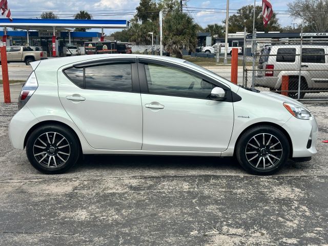 How Local Reviews Can Help You Choose Car Lots in Lakeland