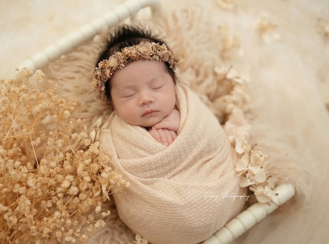 Capturing Tiny Beginnings: A Guide to Newborn Photography in Sydney