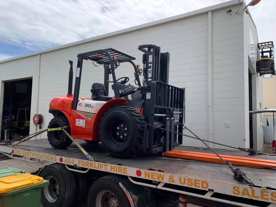 How Forklift Servicing Helps Reduce Downtime and Costs