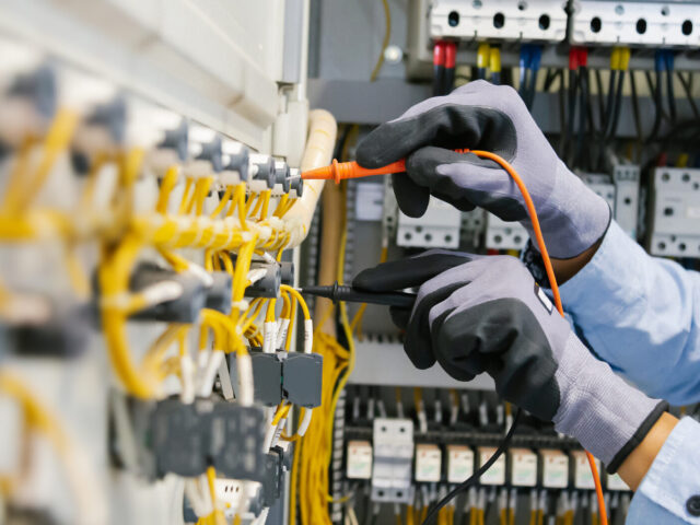 What to Expect from Industrial Electrical Services in Winnipeg