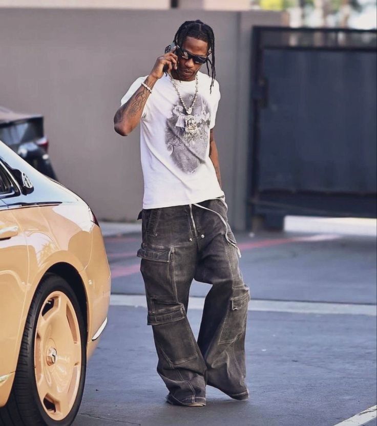 Travis Scott hoodie size guide for men and women