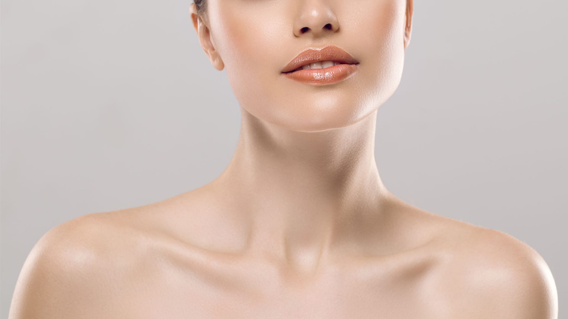 How Well Can Nefertiti Lift Minimize Double Chin Appearance?