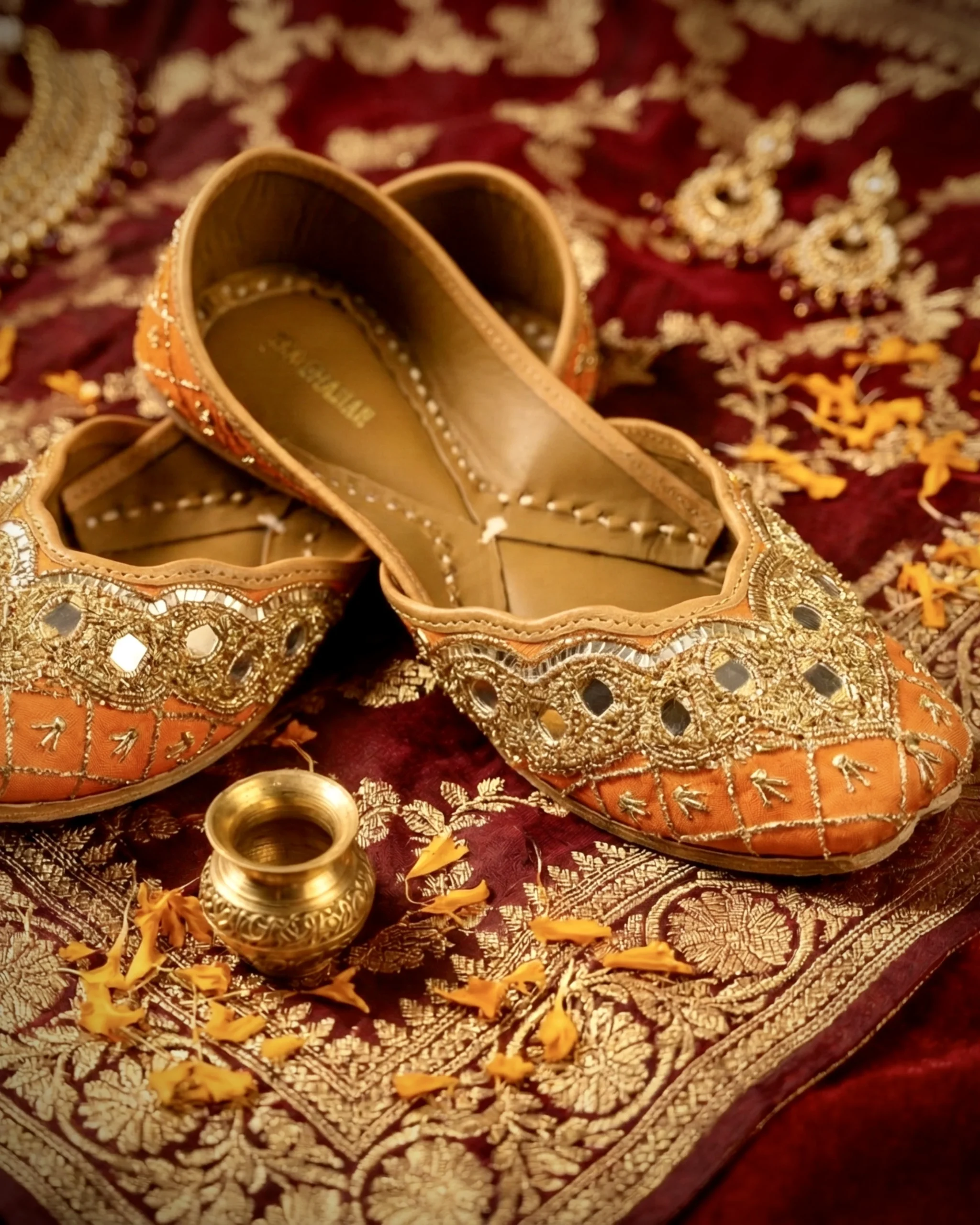 Where Can You Find the Best Handmade Bridal Juttis in India for Your Wedding Day?