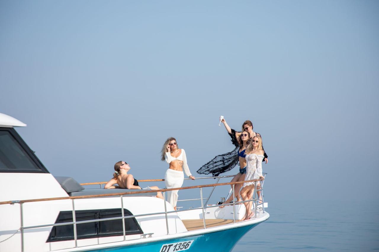 Yacht hire Dubai: Why Take Off Yachts is the best way to see the city