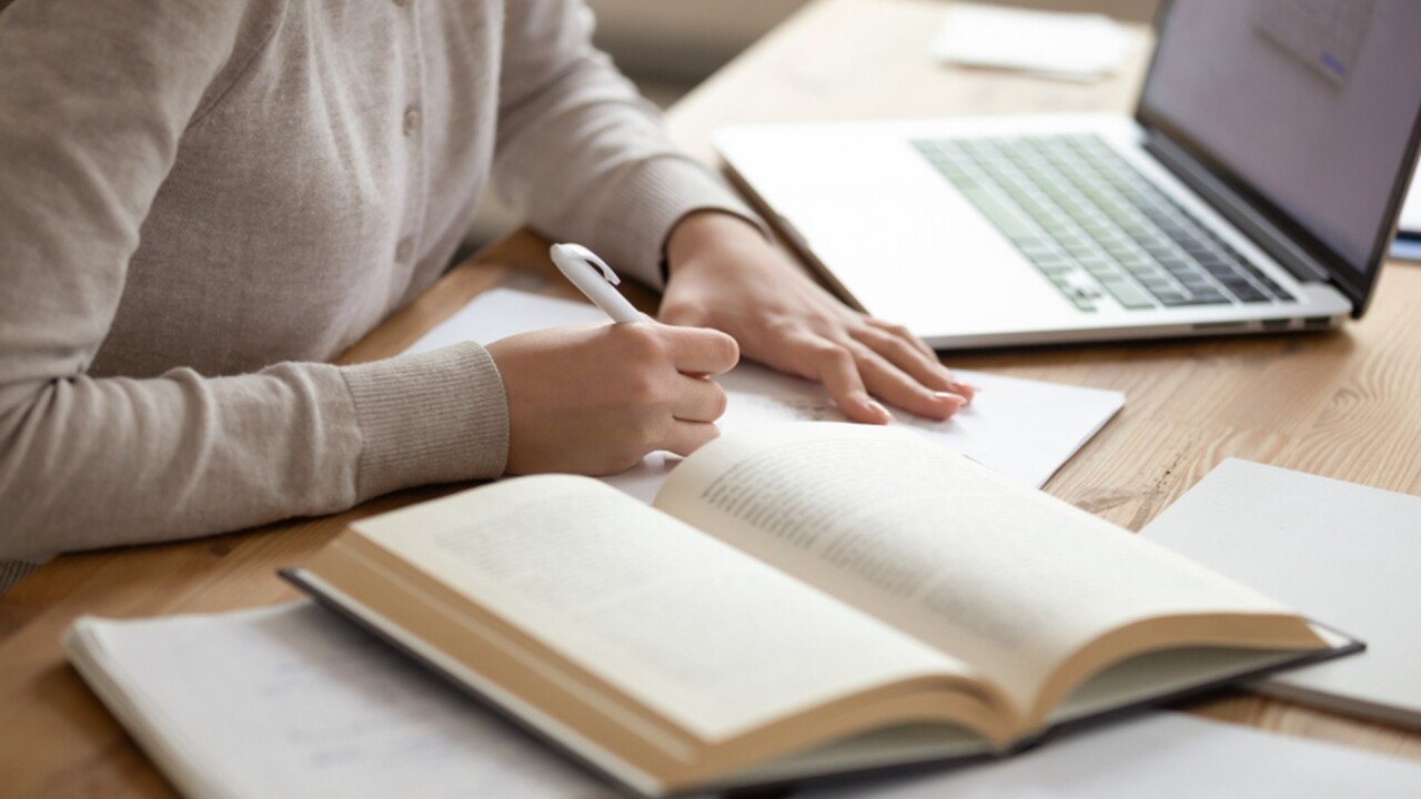 Struggling with Deadlines? Here’s How Assignment Writing Services Can Help