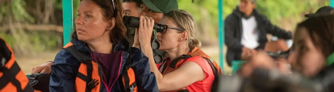 Macaw Clay Lick Tambopata – A Spectacle of Color