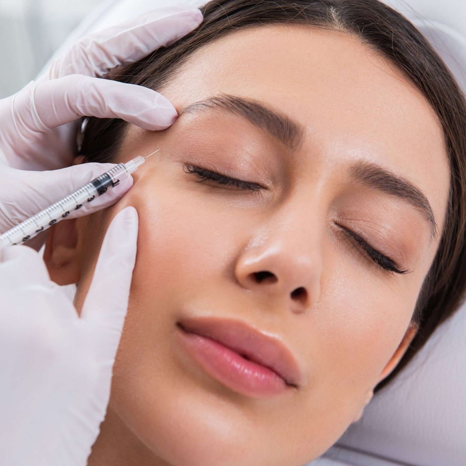 Volift Fillers in Abu Dhabi for Elegant Facial Contours