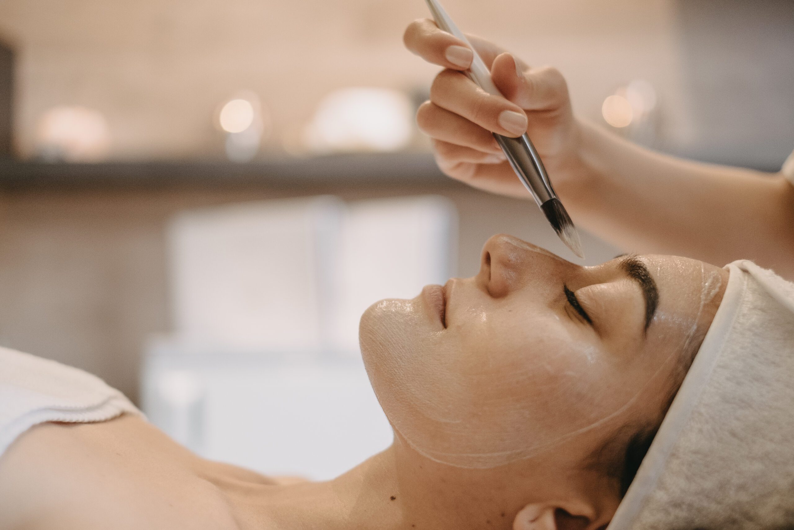 Does Glycolic Acid Peel Improve Skin Glow Naturally?