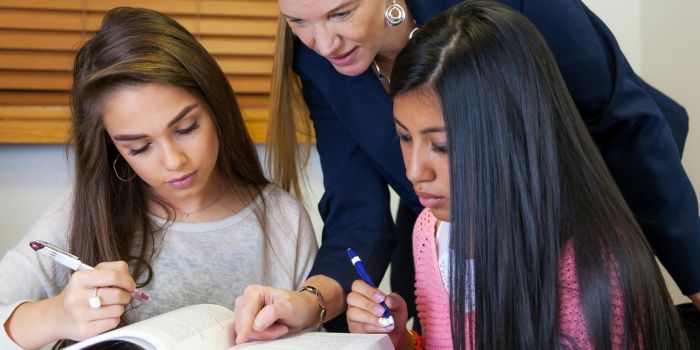 Why Students Prefer Assignment Help Toronto for Better Grades