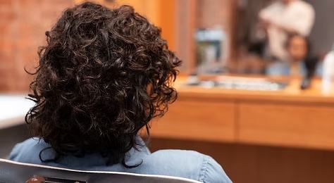 How Can You Master a Curly Haircut in NYC as an Independent Stylist?