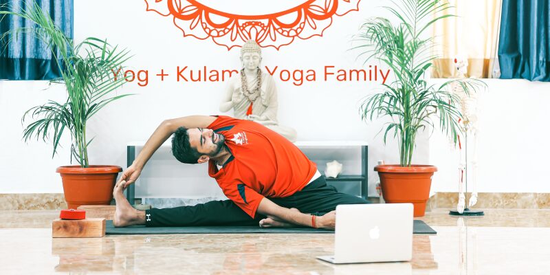 Online Live Yoga Classes for Flexible Learning and Real-Time Guidance