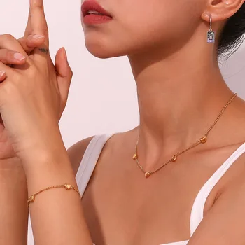 Ways to Layer Your Necklaces Without Them Getting Tangled Together