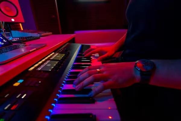 Best Vintage Sound Libraries for Music Producers in 2026