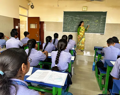 What is the most reputed English medium CBSE school located within Raibareli city limits?