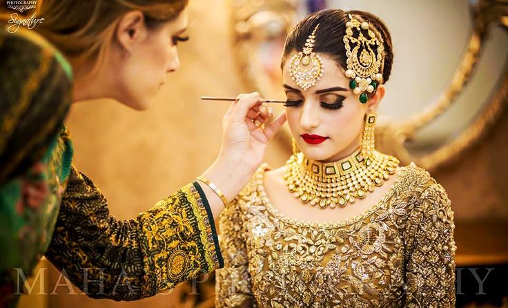 Hiring a Professional Makeup Artist for Bride