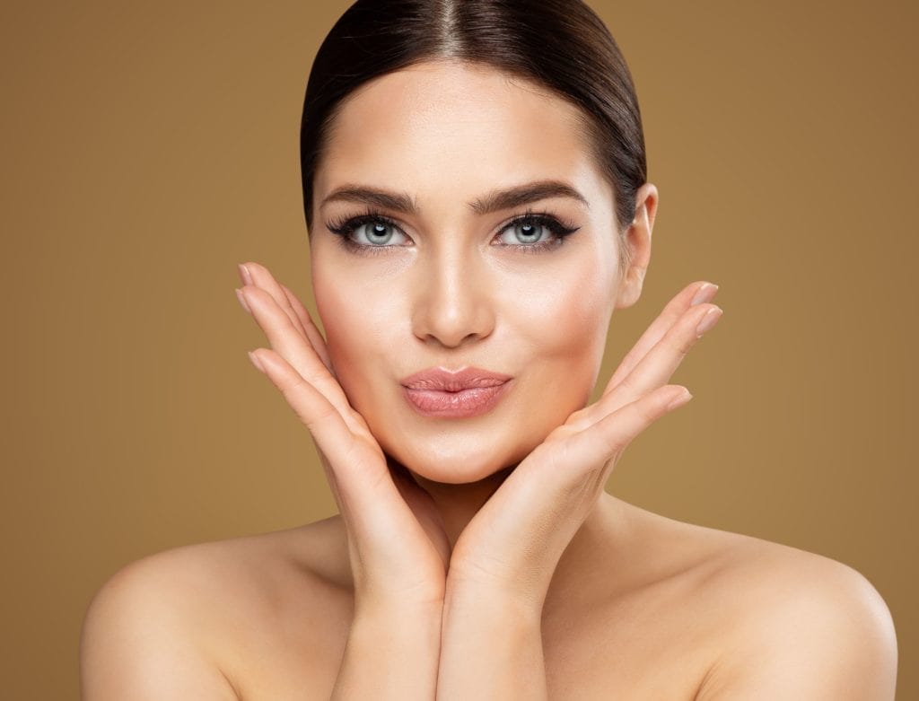 How Dermal Filler Injections in Abu Dhabi Reduce Wrinkles