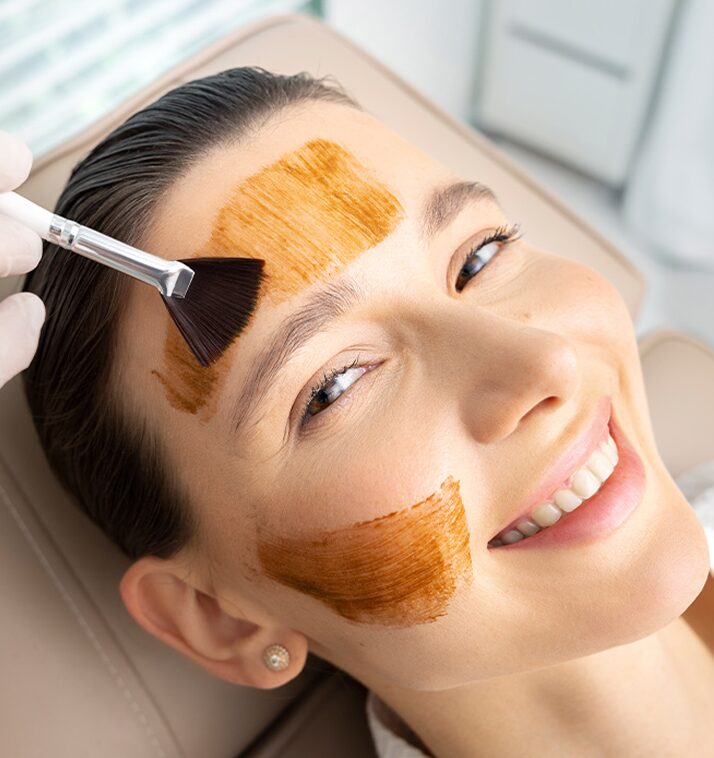 How Does Cosmelan Peel Clear Pores for Radiant Complexion?