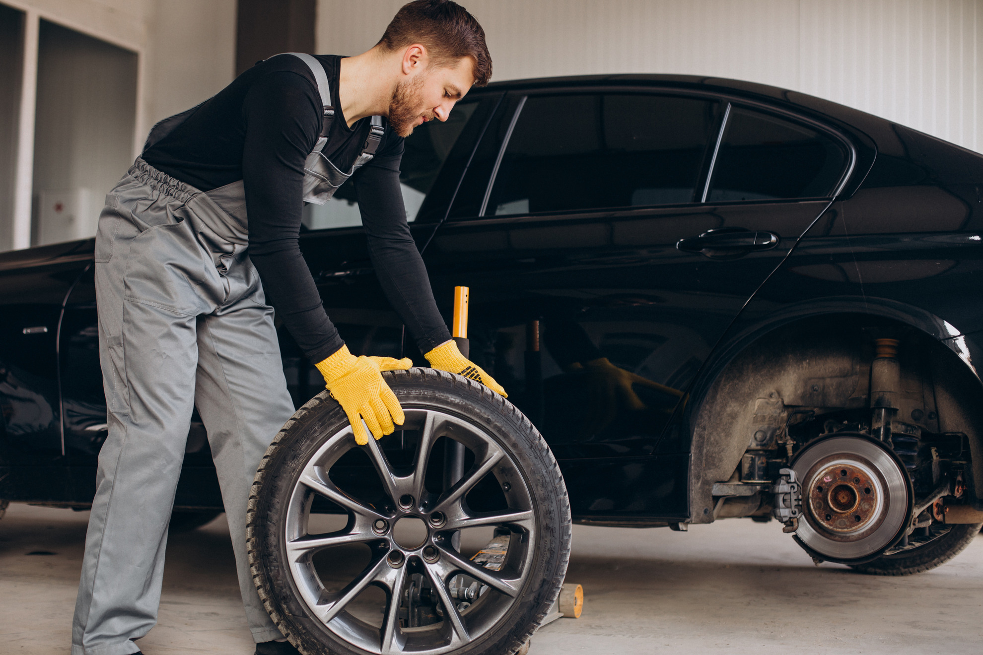 Emergency car problems: What to do before calling a mechanic