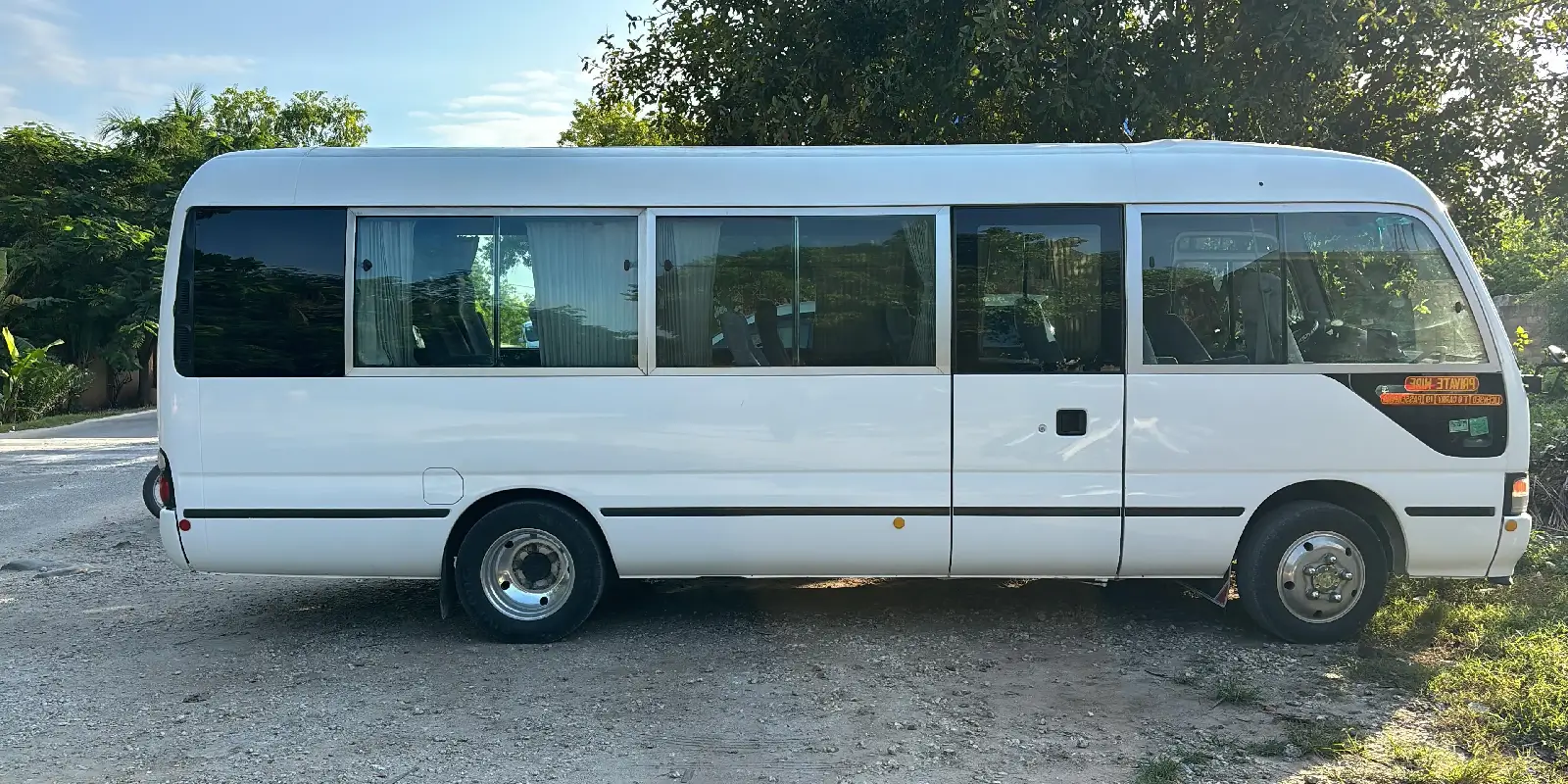 Toyota Coaster Mini Bus Hire in Jaipur – Comfortable Group Travel Made Easy in the Pink City