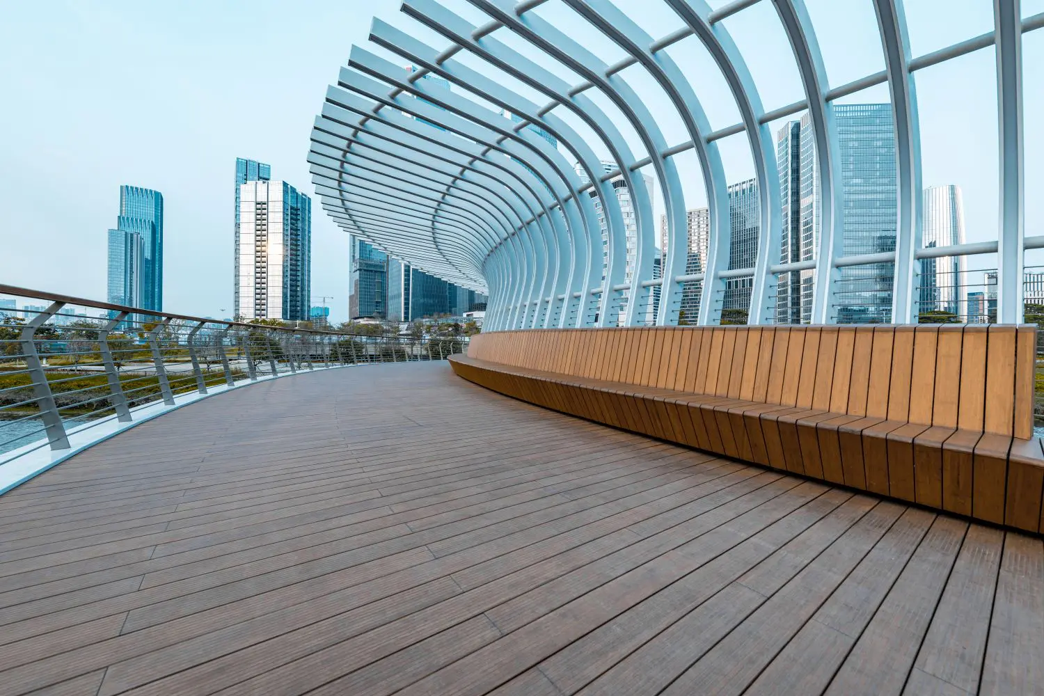 How Commercial Deck Builders Miami Design Durable Outdoor Spaces for High Traffic Areas