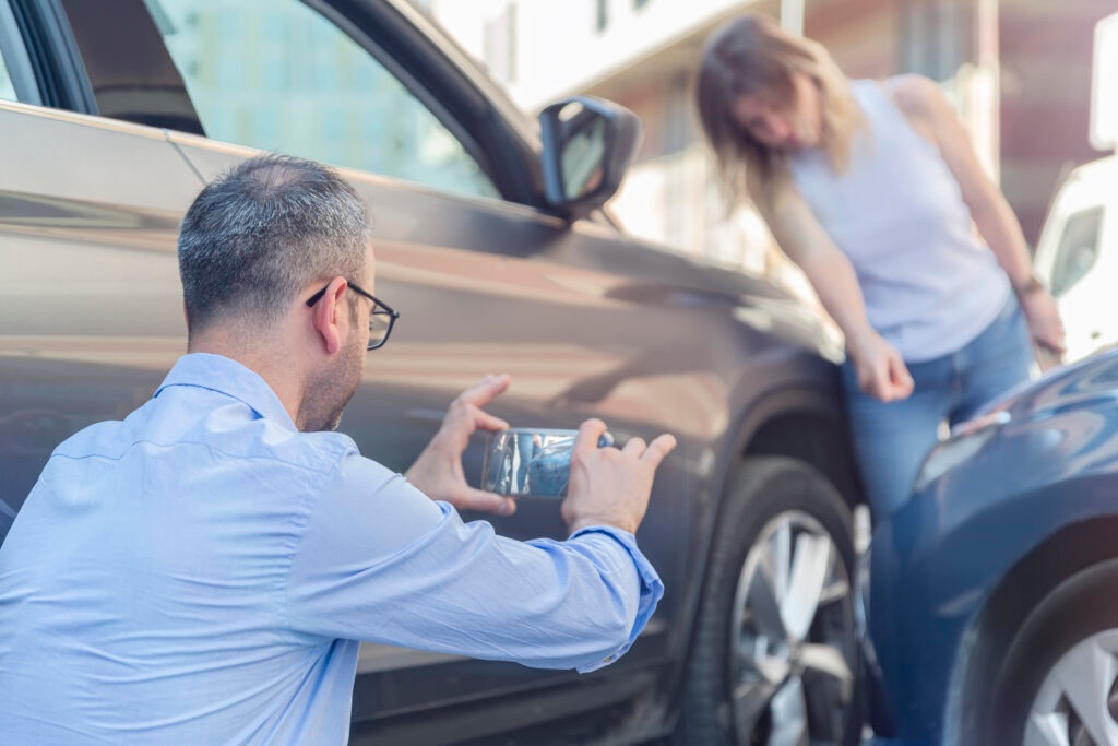 Pasajeros heridos en accidentes de tráfico en Chicago: conozca sus alternativas legales