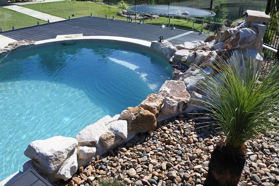 How Custom Swimming Pool Services Support Better Outdoor Living