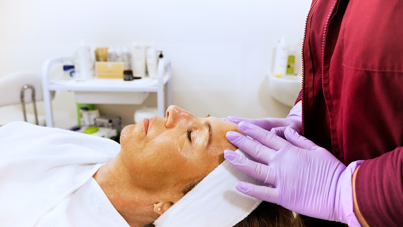How Can Cosmelan Peel Enhance the Skin Radiance?