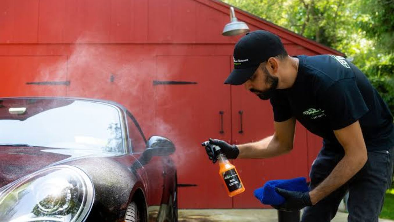 What Does a Mobile Car Detailing Service Typically Include?